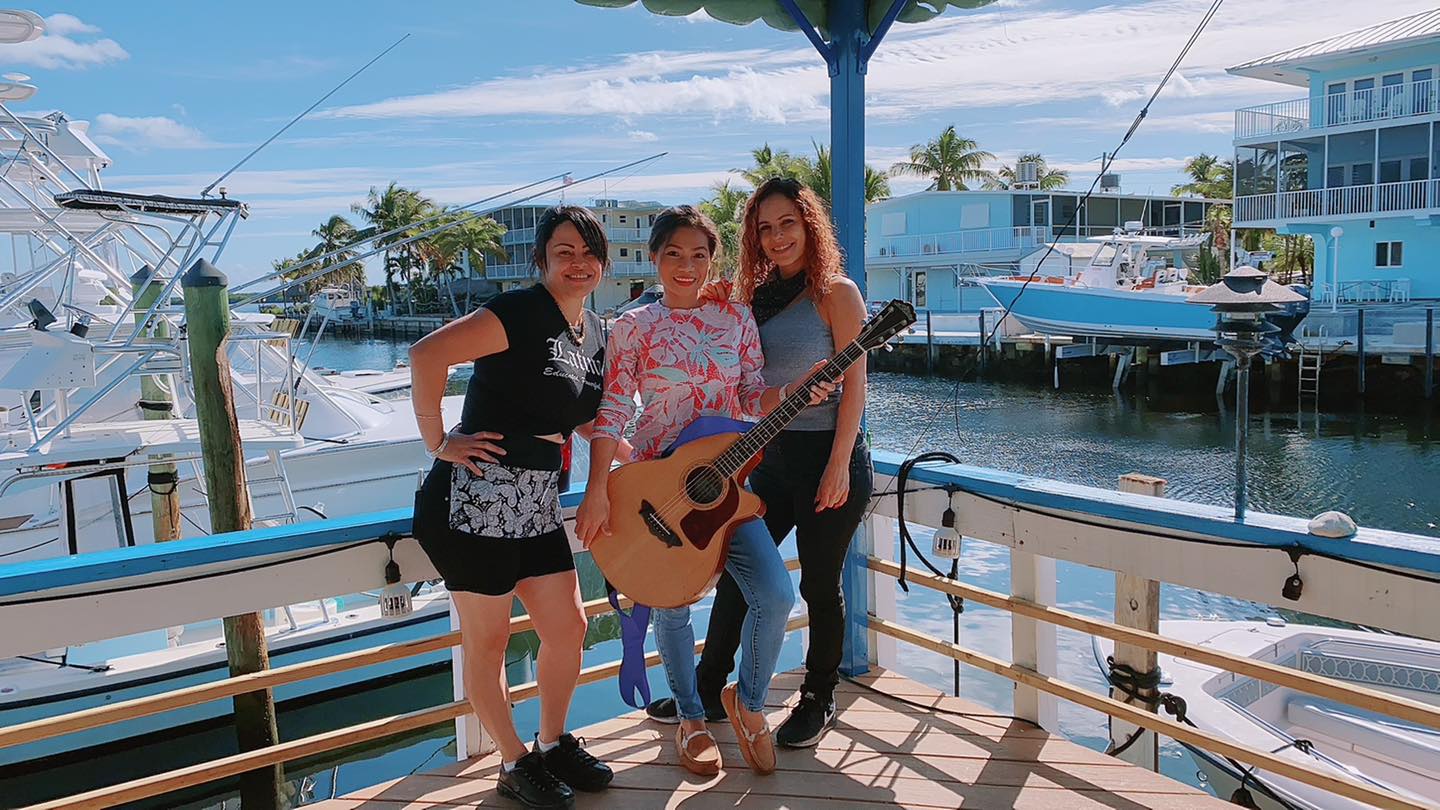 Shipwrecks Bar & Grill