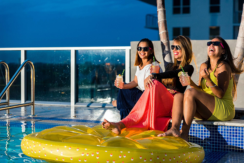 Muse_Rooftop_DrinksPoolside