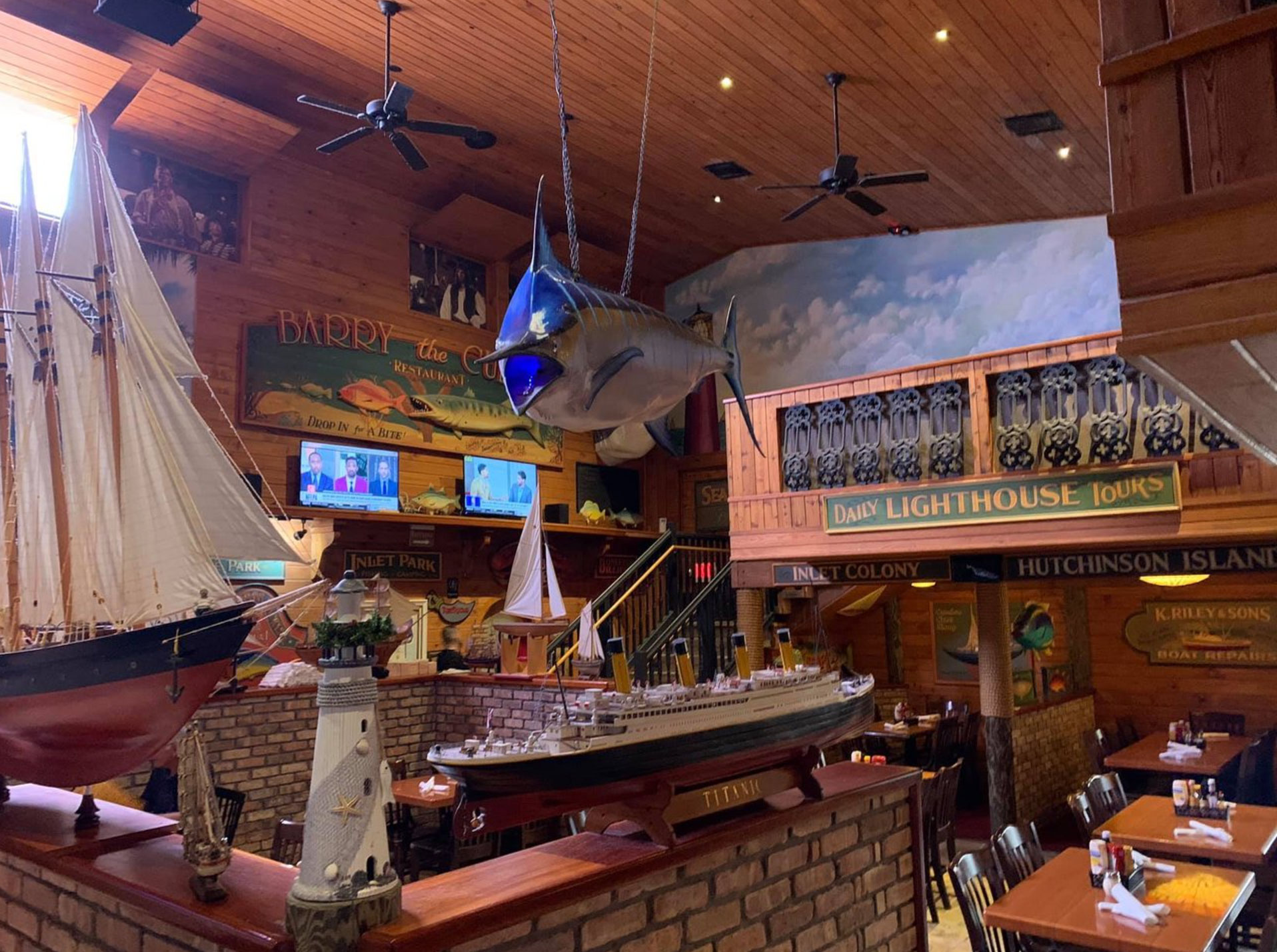 Shipwreck'sBar&Grill3