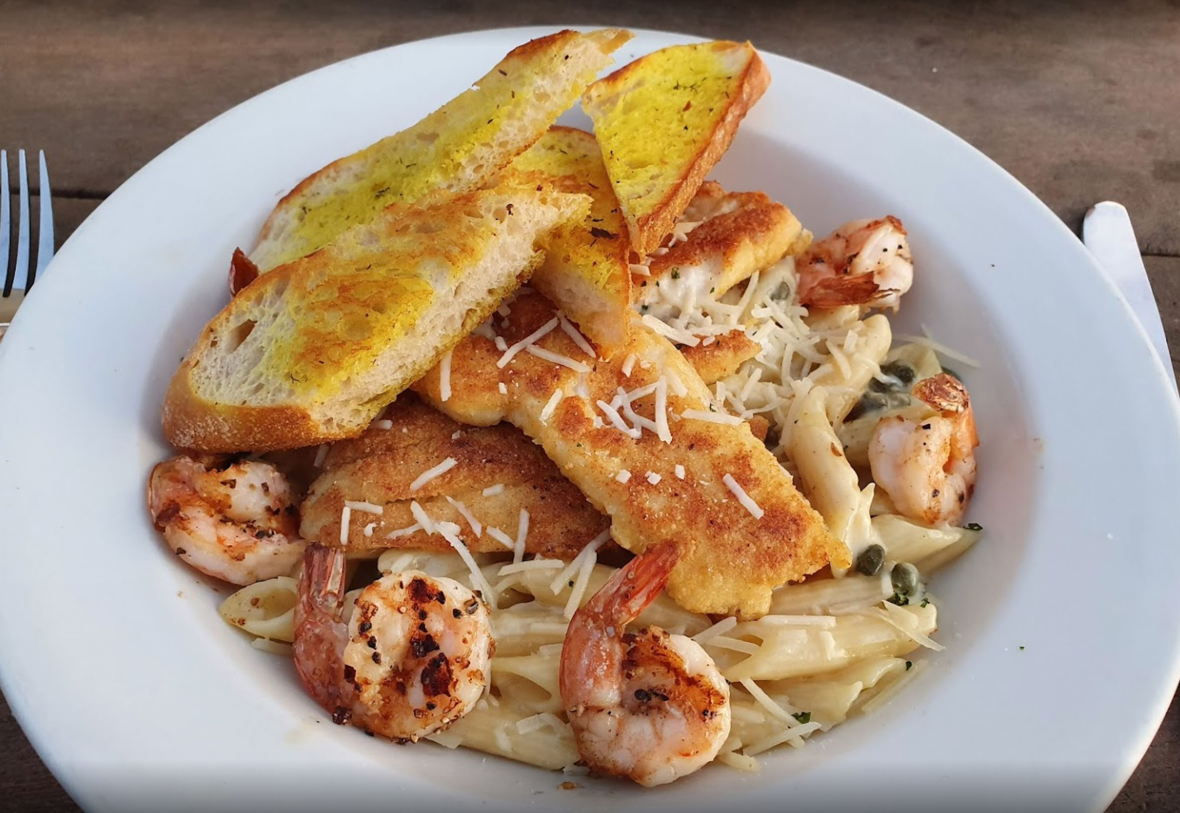 HurricaneHoleWaterfrontBar&Grill