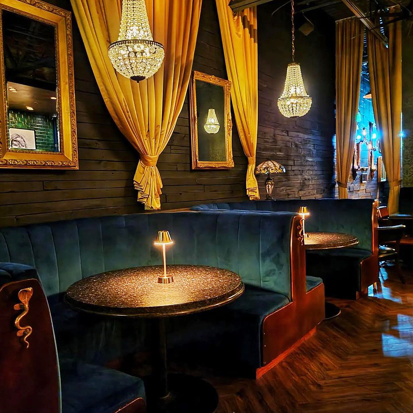 NoMansLand_Booths_SQ