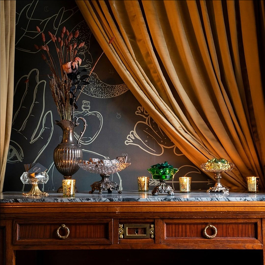 NoMansLand_GoldCurtain_Entry