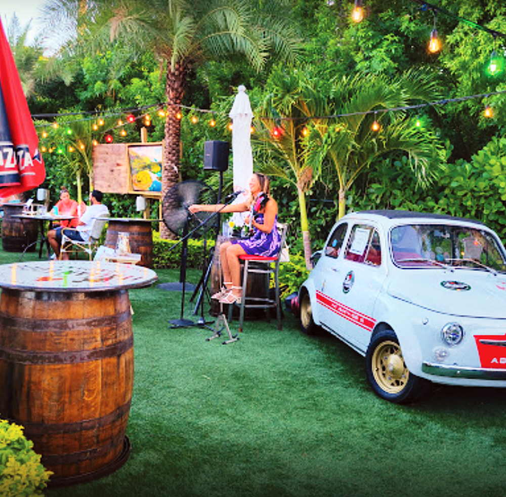 ItalianFoodCo_LiveMusic