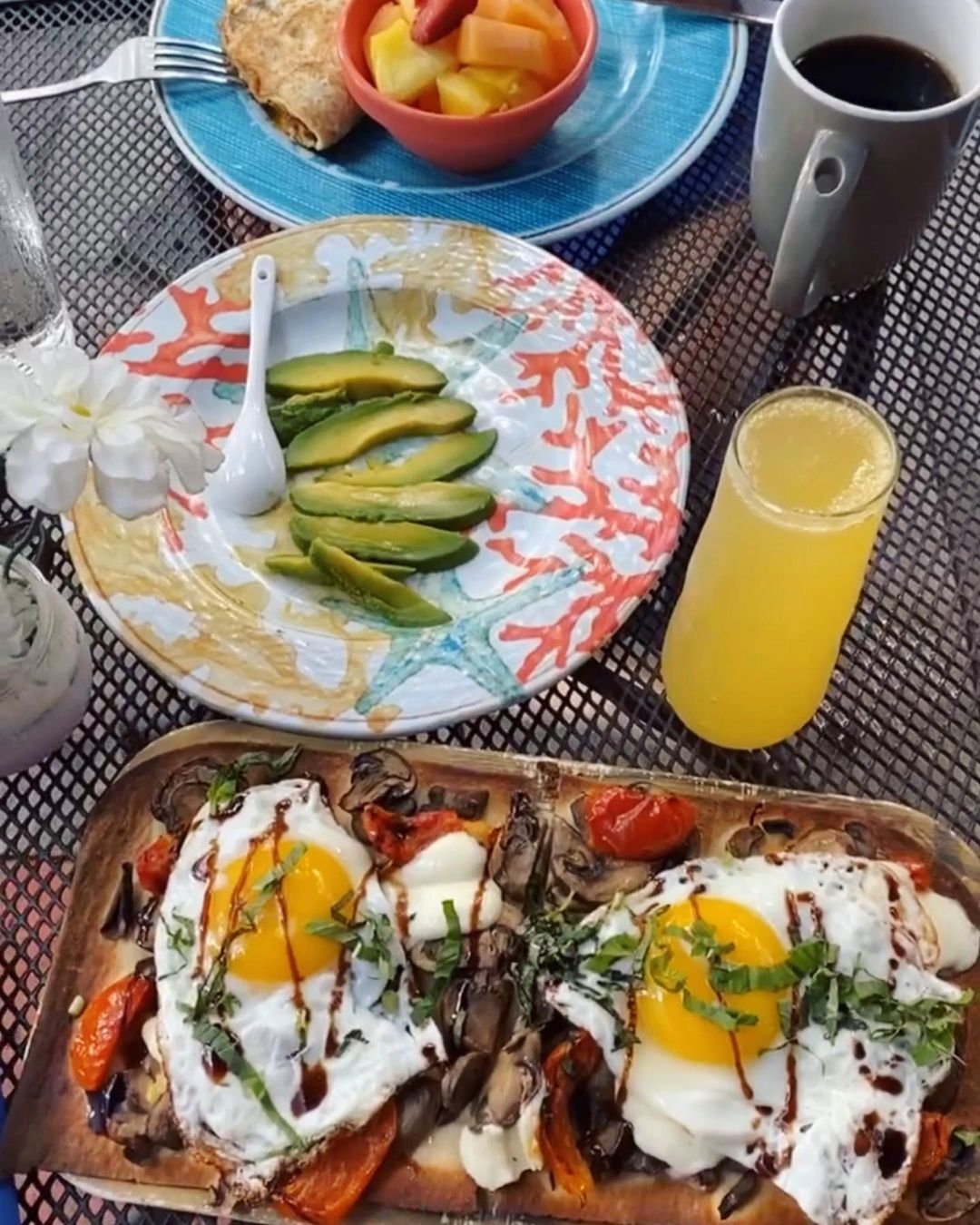 overthebridgecafe_308702430_680504283122757_6903487439938049830_n