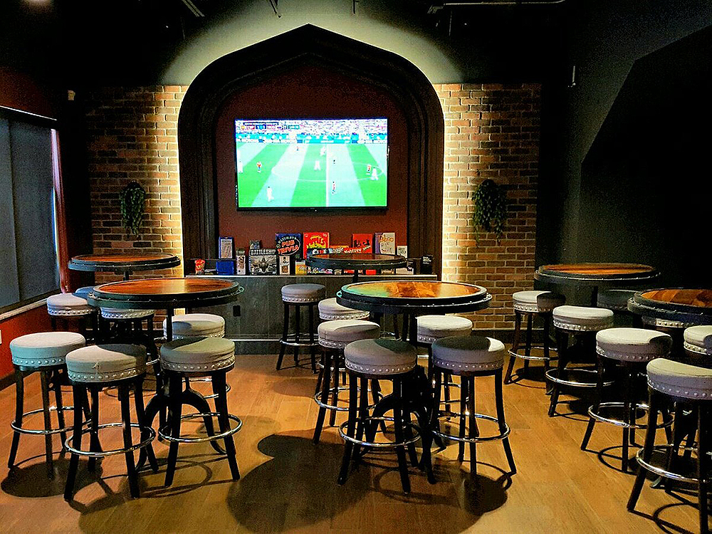 BarrelOfMonks_Bar_dining-area