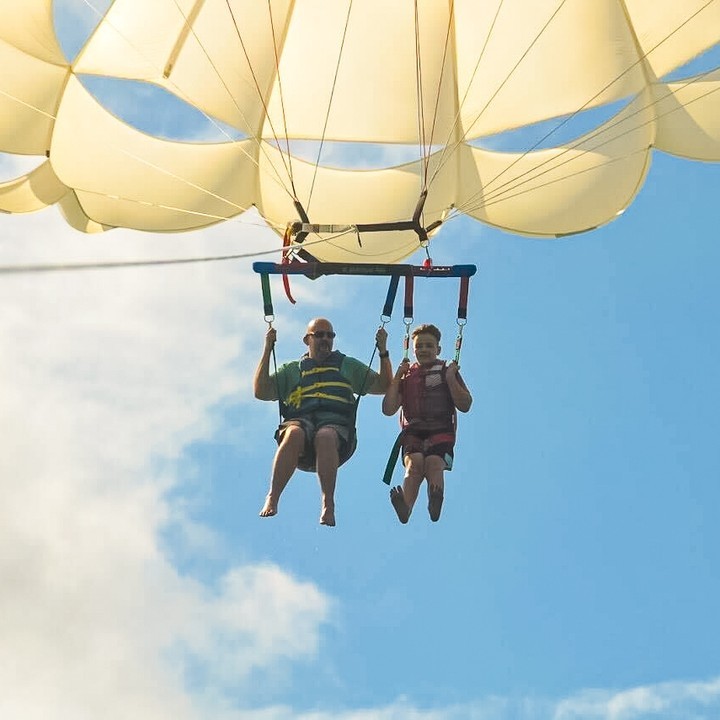 landsendparasail_348230985_914976026233436_156812398417184070_n