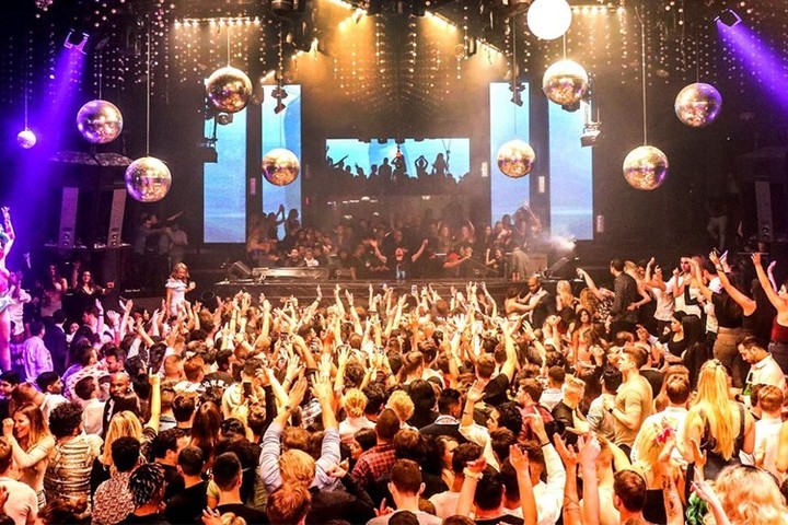 miami_clubcrawl_340007508_603166978409266_7017266964009857850_n