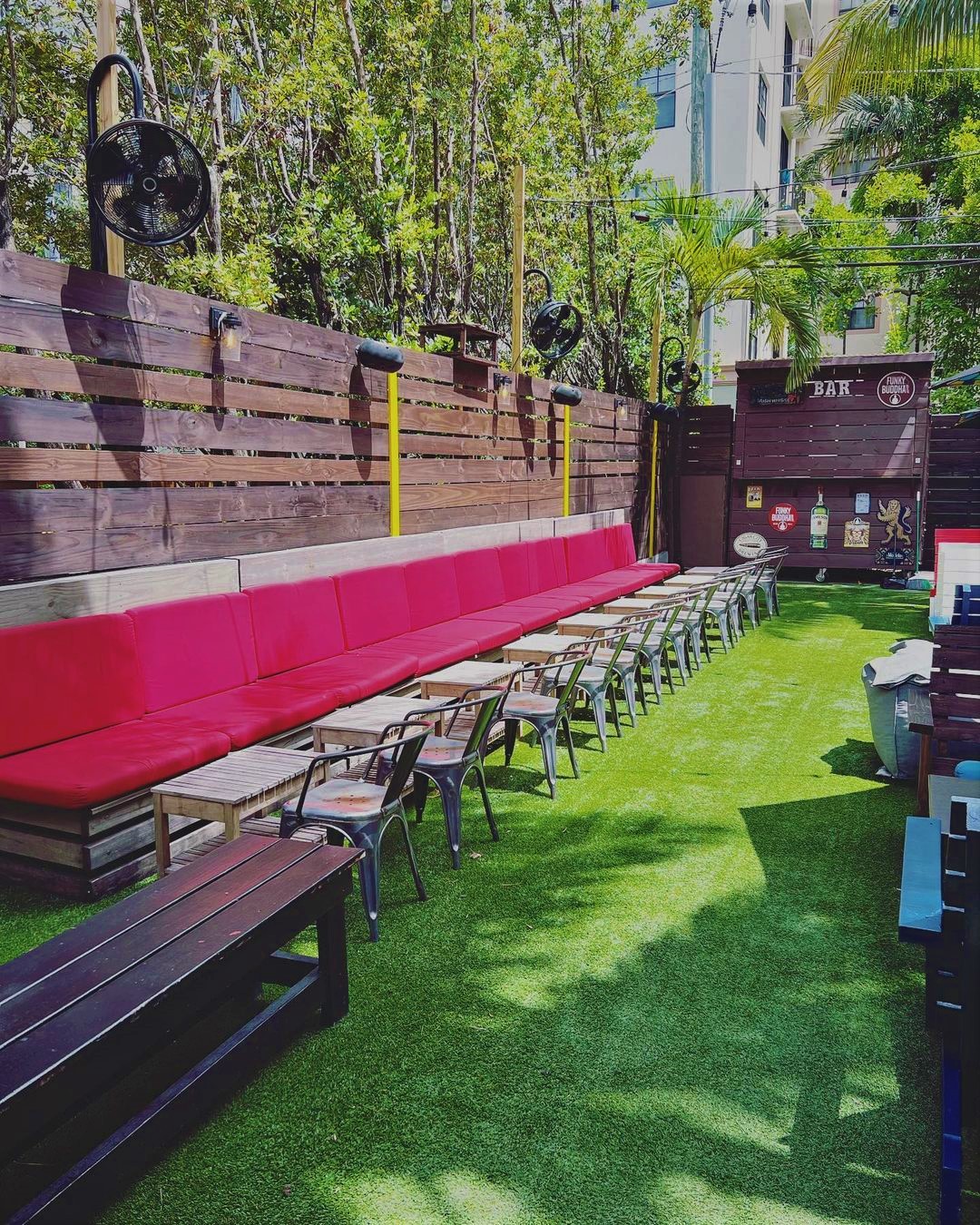 socialroomhollywood_286635467_159541293249021_809492196422461153_n