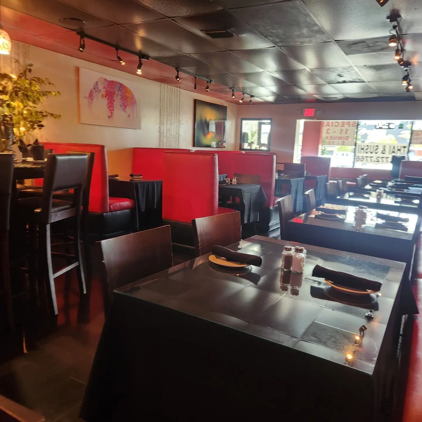 thai_moon_by_the_sea_356793561_589678603245974_7263804316302720406_n