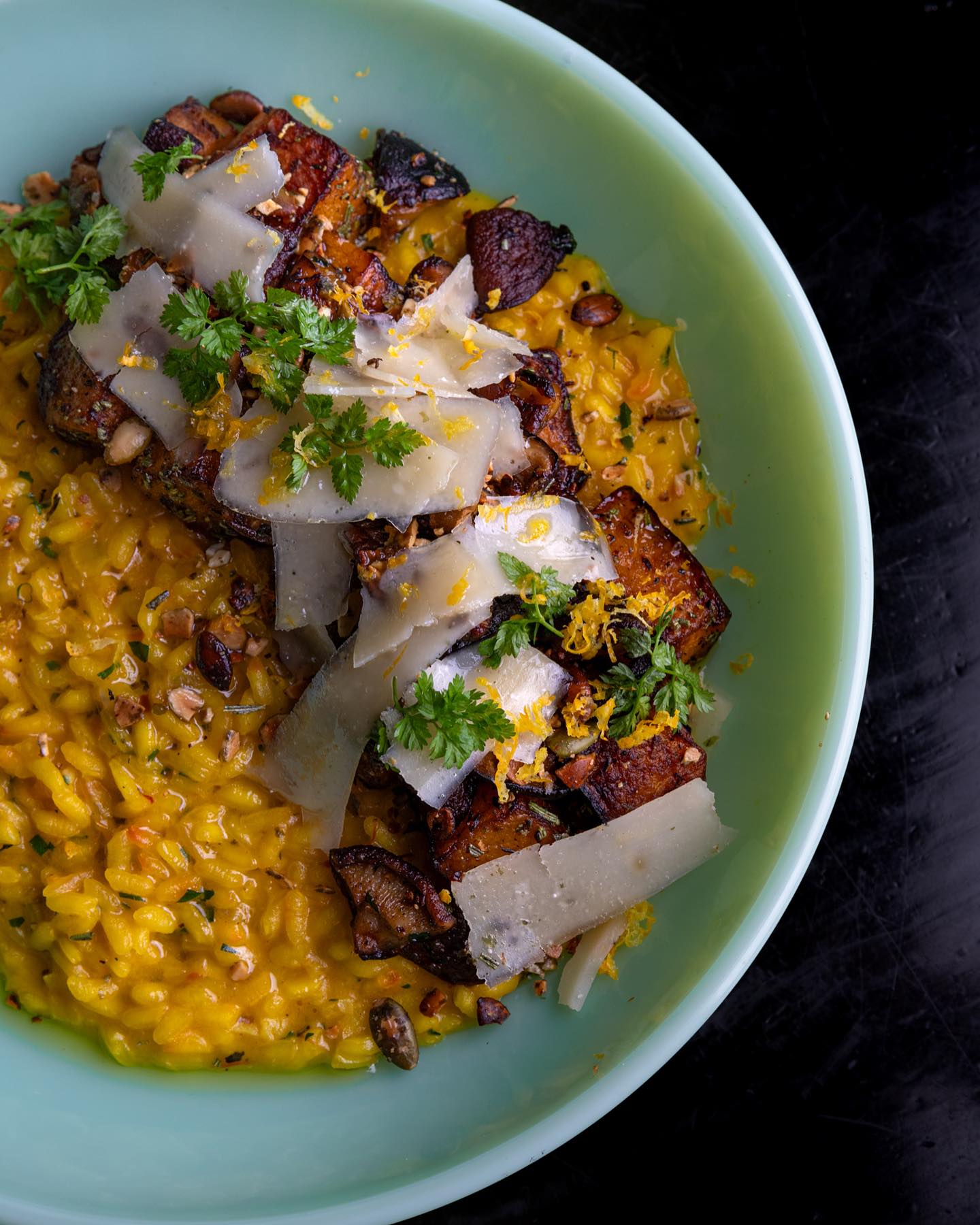 delilah_1696795848_3209278637287142656_3566418816