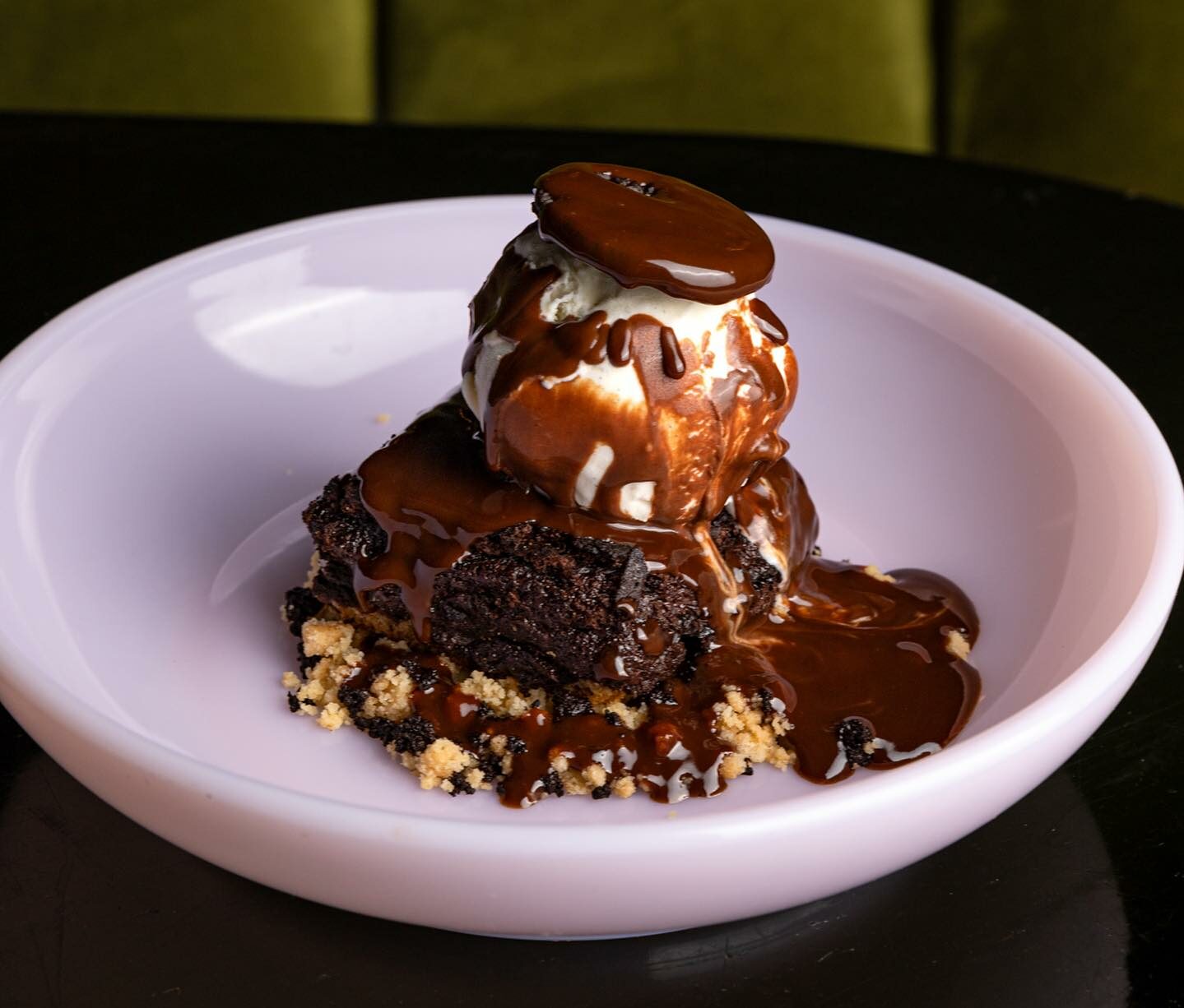 delilah_1697309786_3213589866713275804_3566418816