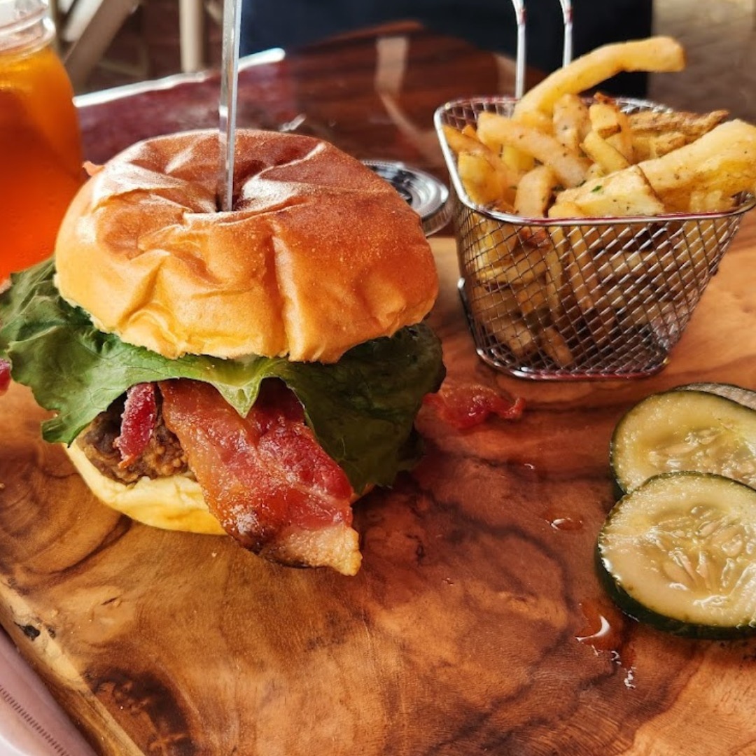 thehenandthehogbrunch_1701964815_3252639053353644400_26432876236