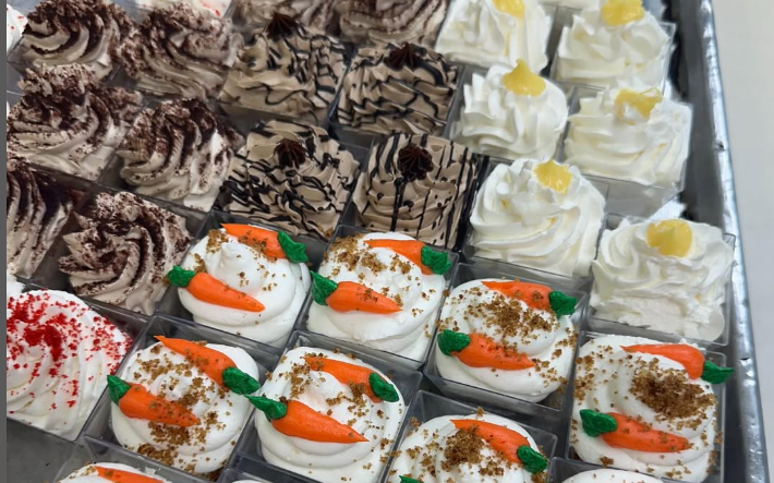 Shloimies Kosher Bakery Miniture Cakes