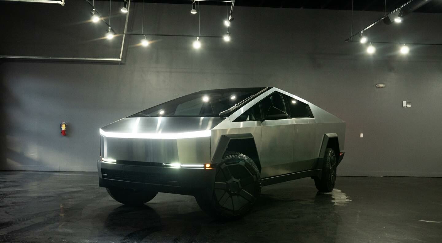 brickellexoticrental_1707418408_3298387136012233736_52613162204