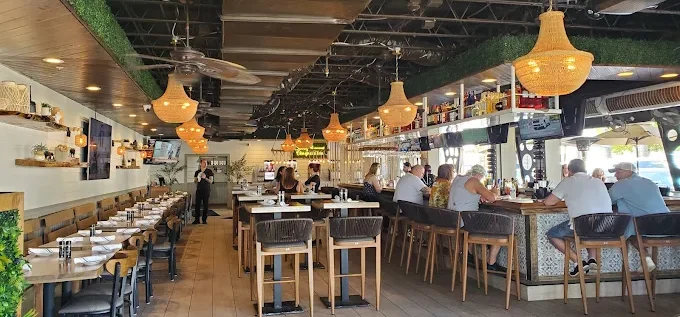 Pier 14 Bar