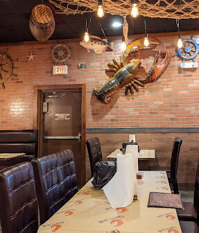 Crafty Crab Coral Springs Seating