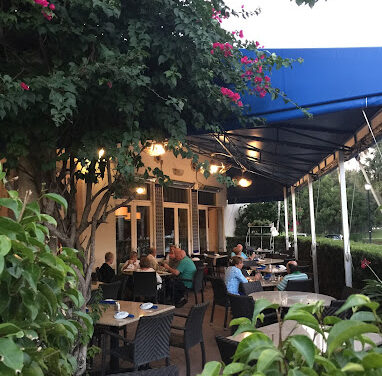 Henry's Outside Dining