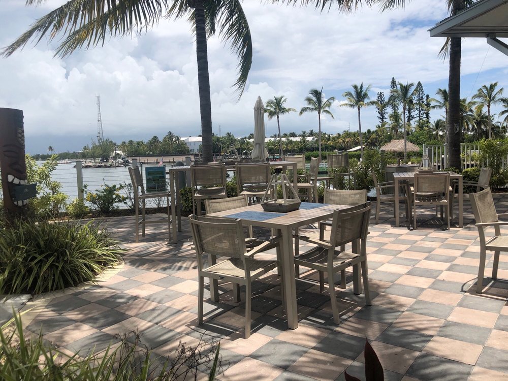 Blue Waters Bar & Grill (6)