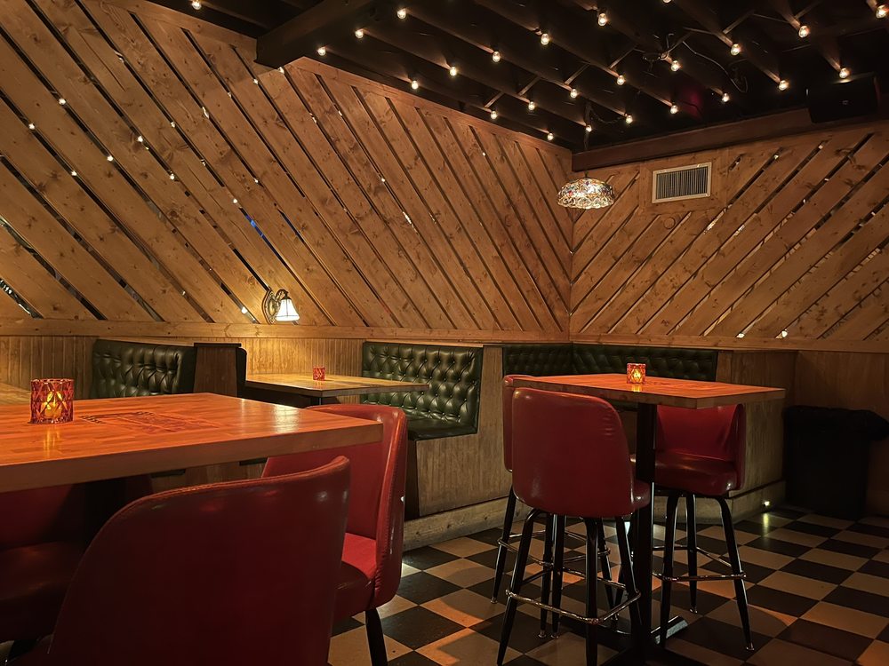 Roxanne’s Liquor Bar & Kitchen (4)