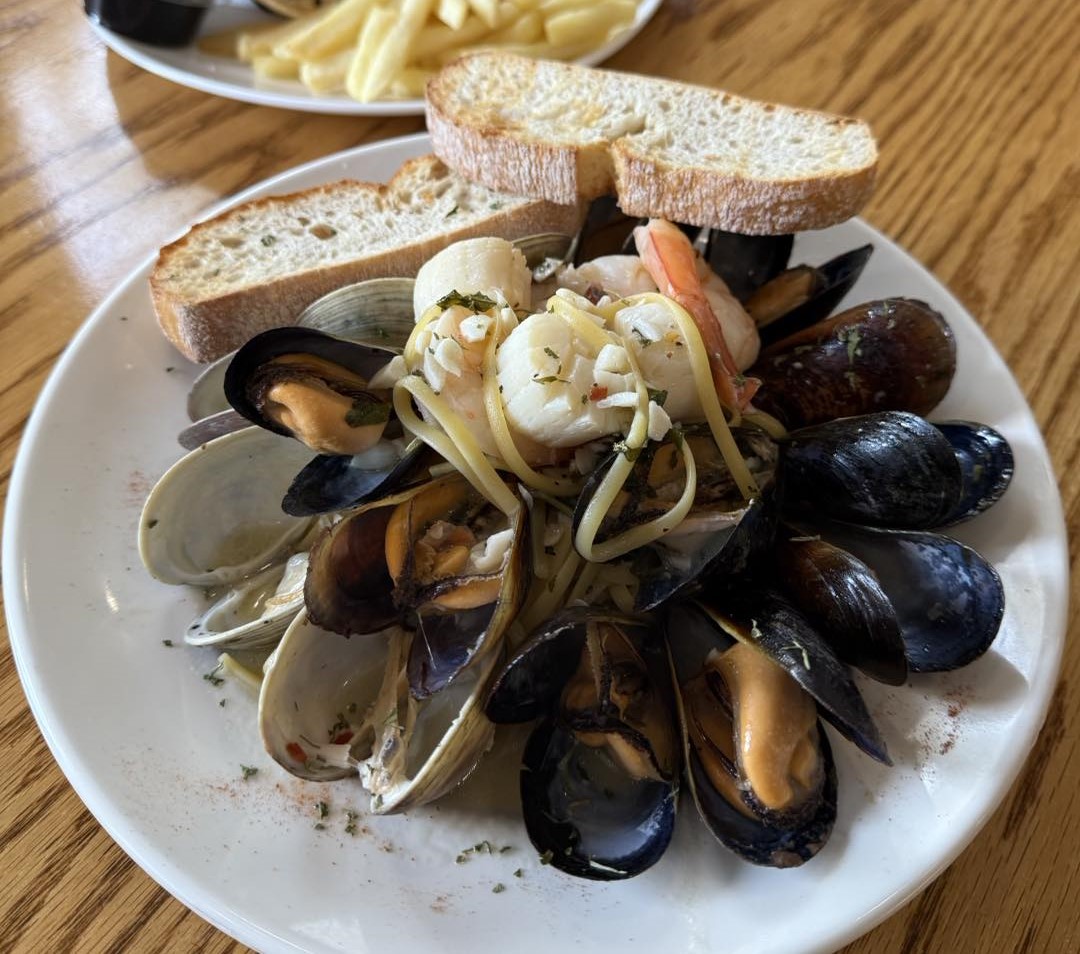 Tonio's Seafood Shack And Tiki Bar (2)